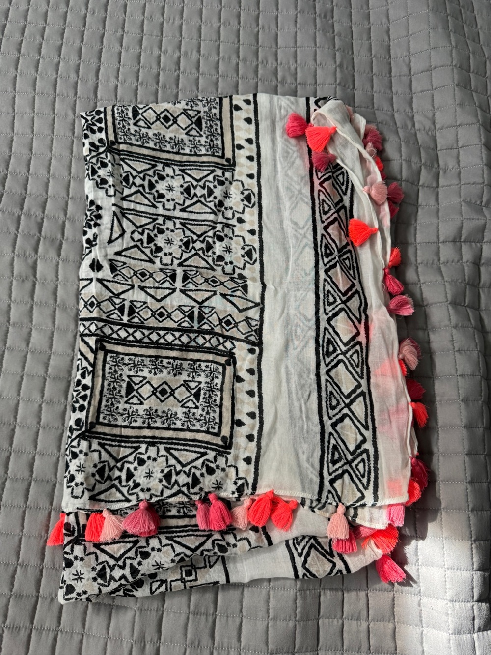 American Eagle Outfitters White and Black Patterned Scarf with Pink Tassels